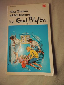 Front cover 1967 Dragon editon of The Twins of St Clare's.