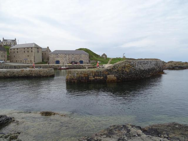 portsoy harbour and ruin